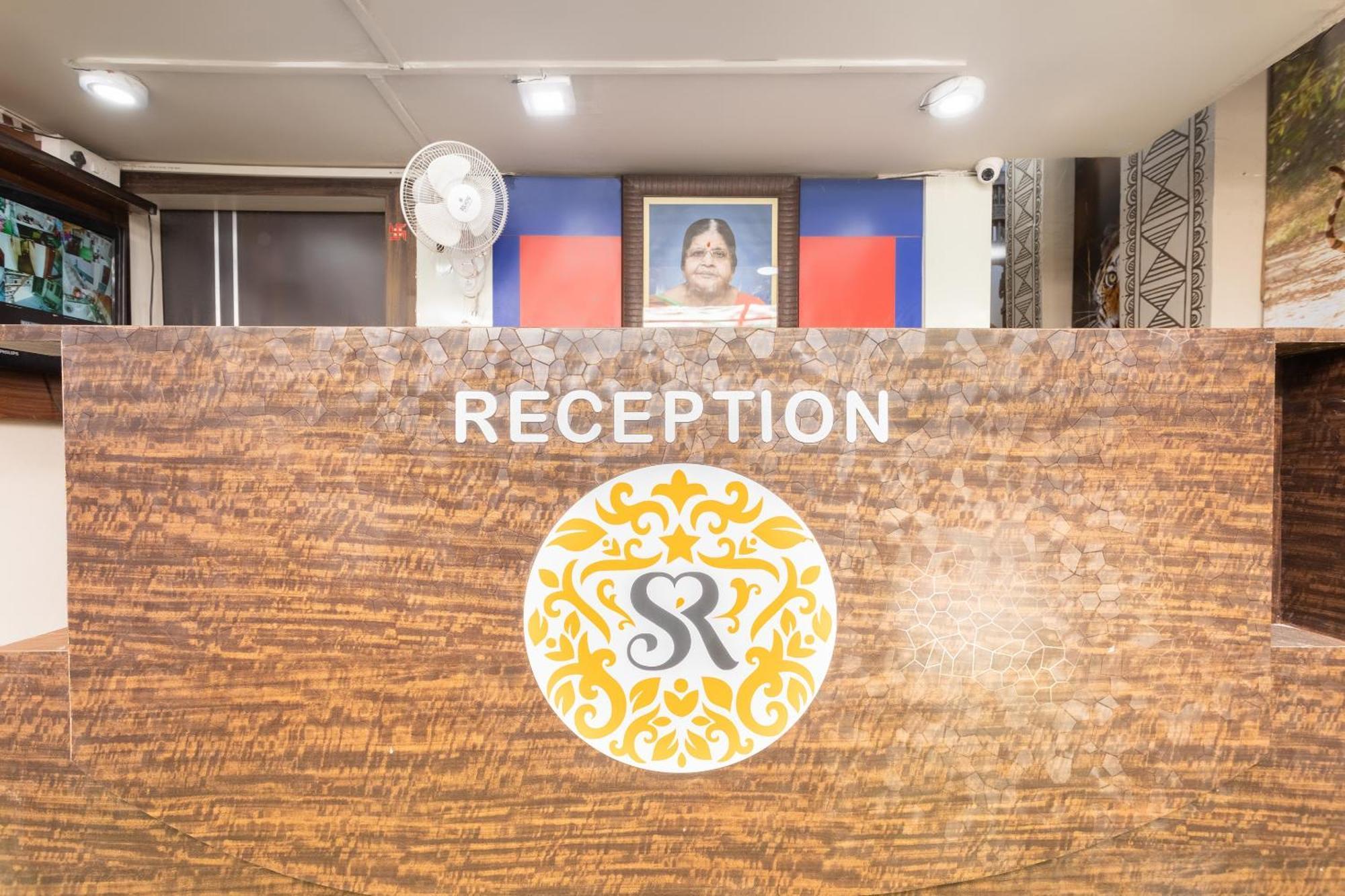 Hotel OYO Flagship 27867 Savitri Regency Bhopal Exterior foto